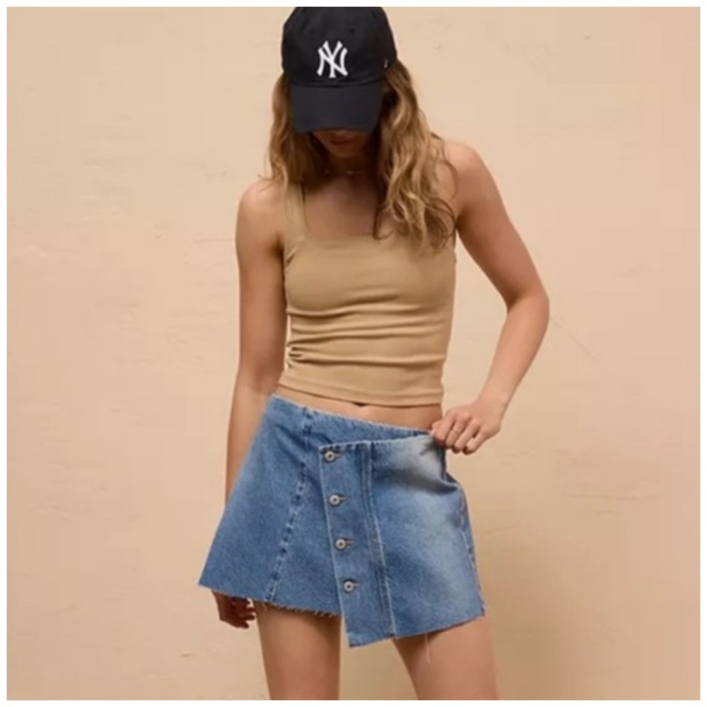 AMERICAN EAGLE • Denim Blue Distressed Asymmetrical Skirt - Picture 4 of 5